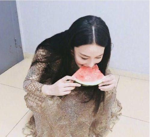 娱乐吃瓜酱服饰图片高清,揭秘娱乐吃瓜酱服饰的吸睛魅力