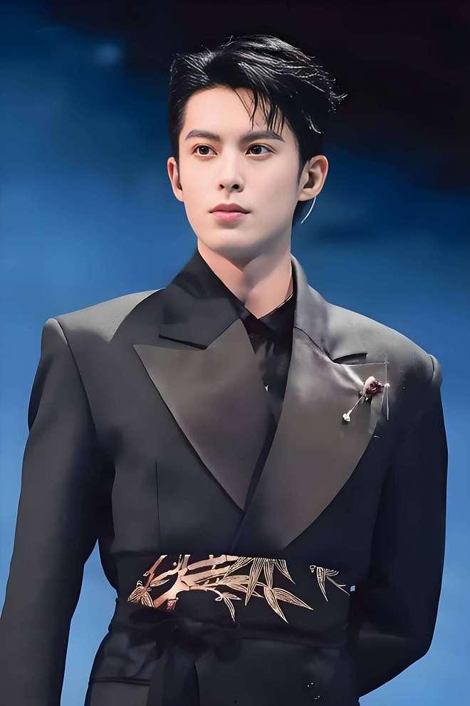 娱乐吃瓜爆料王鹤棣,娱乐圈新晋“吃瓜王”，揭秘明星幕后故事